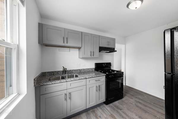 2025-2035 E 72nd St property
